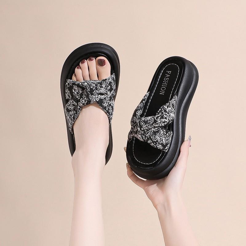 Fashion Shoes Woman Summer Thick Bottom New Chinese Style Slippers Breathable Outdoor Fashion Printed Cross Beach Shoes for Women