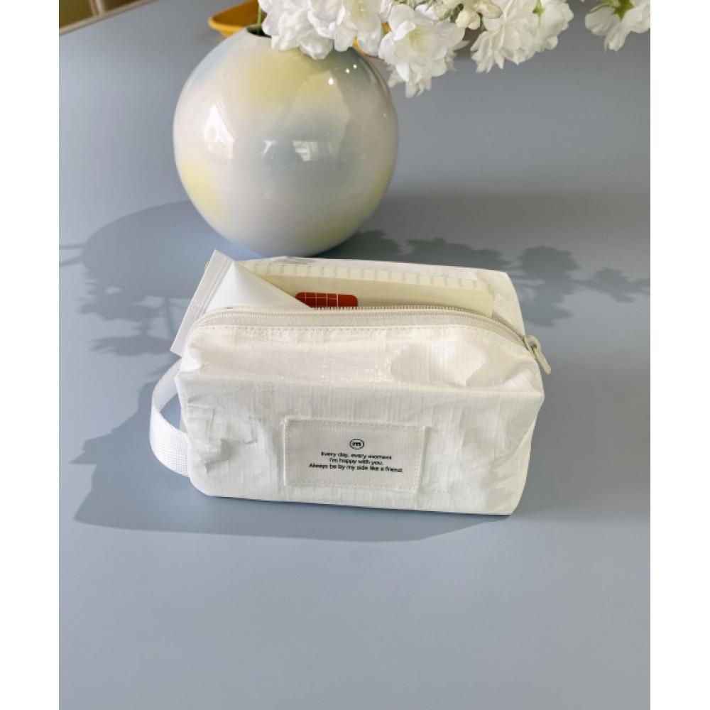 Oua White Square Pouch