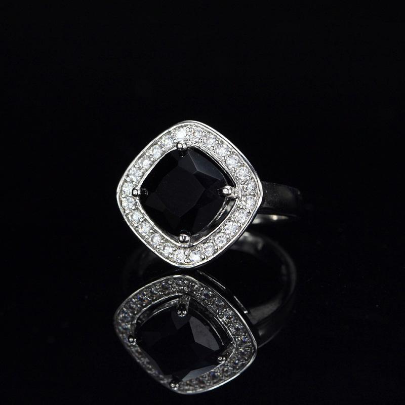 CMM Classic Design 0.8 Ct Princess Cut Fashion Square AAA+ CZ Zirconia White Golden Engagement Women Rings