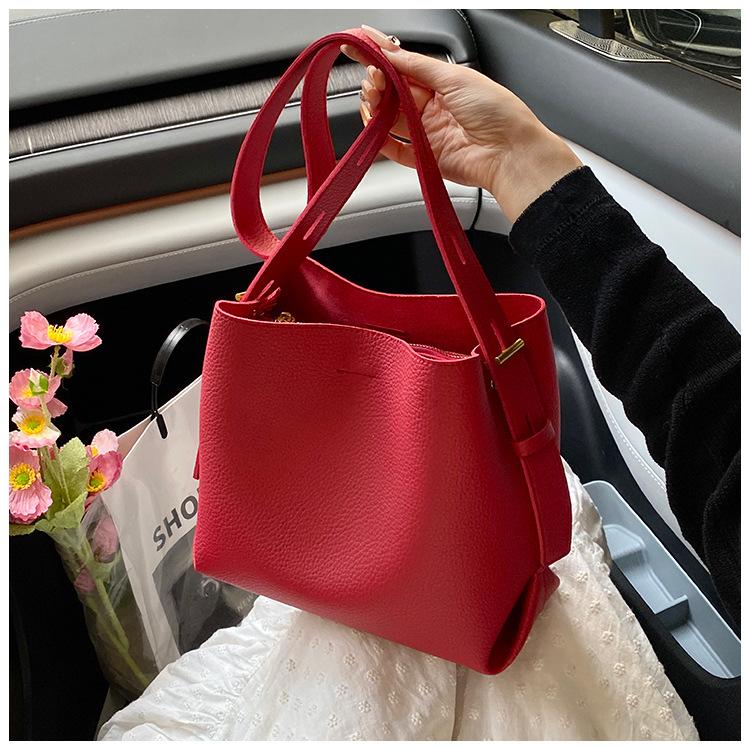 Premium texture foreign style popular shoulder bag 2025 new women's leisure simple large capacity versatile solid color bucket bag