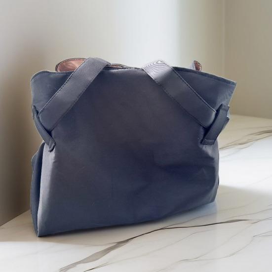 Manta de picnic 2 en 1, bolsa de transporte impermeable y plegable, con múltiples bolsillos y bolso de hombro que se despliega para convertirse en manta de picnic, ideal para acampar, la playa y actividades al aire libre.