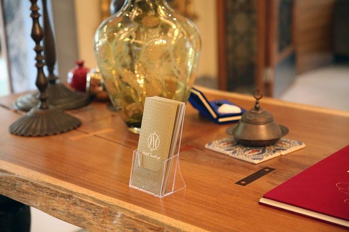 Acrylic Leaflet Stand 3xDL