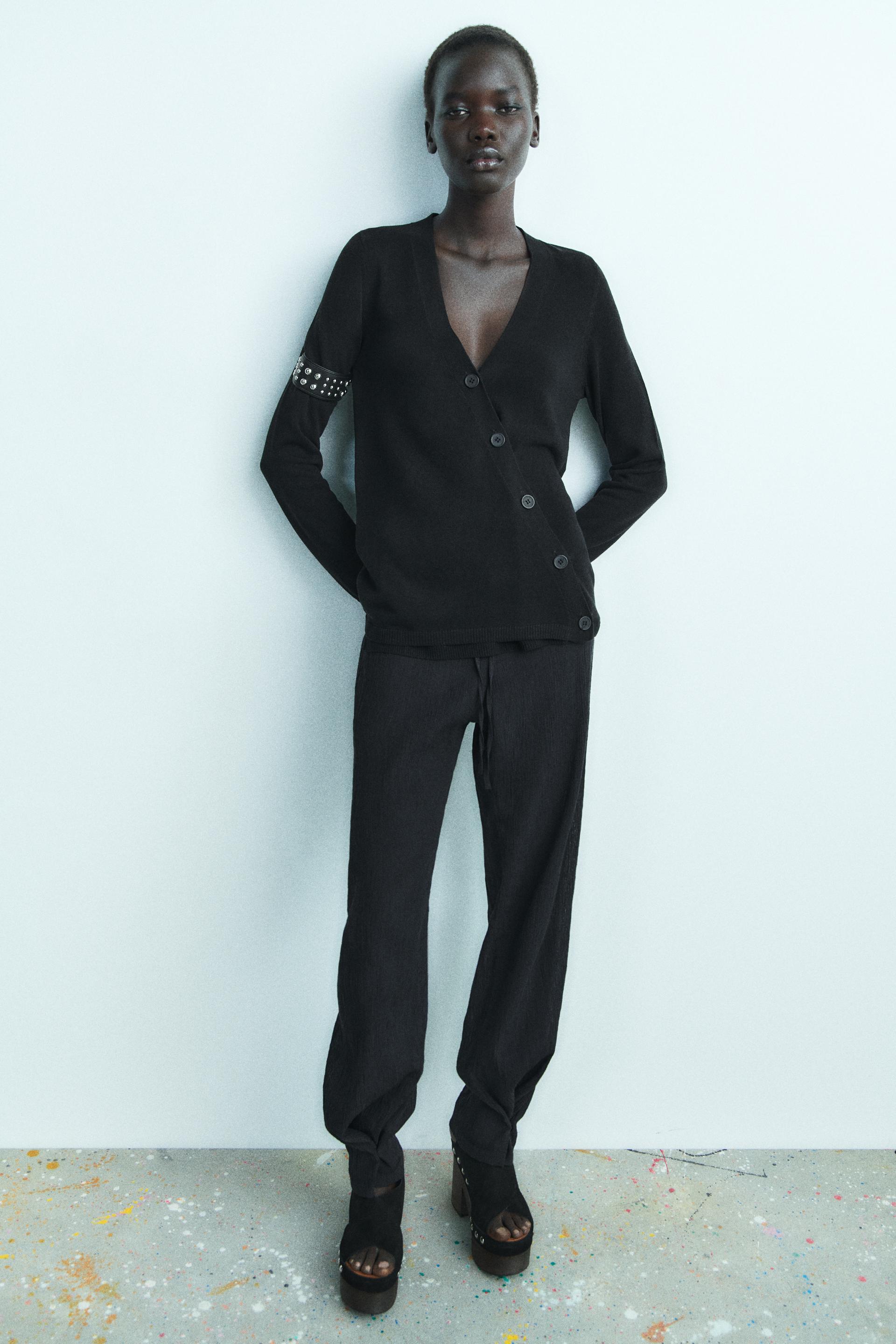 

KNIT CARDIGAN WITH CROSSOVER BUTTONS