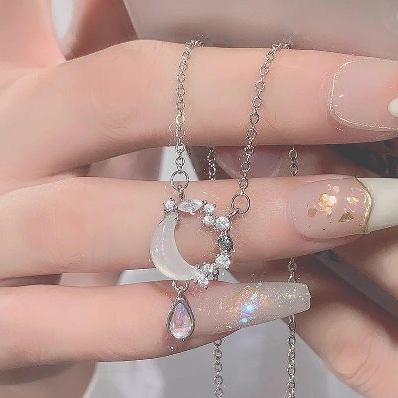 Colier White Moonlight pentru Femei Ins Lumină Lux Nișă Senzualitate High-end Lanț Claviculă Modă Cadou pentru Prietenă