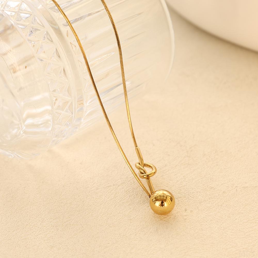 Designer Trendy Girl Jewelry Unique Knotted Pendants Stainless Steel Snake Chain for Women Fashion Round Charm Necklace