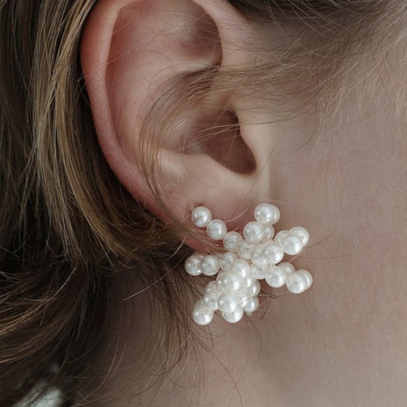 MONDAY EDITION Pearl Pull Bow Earrings