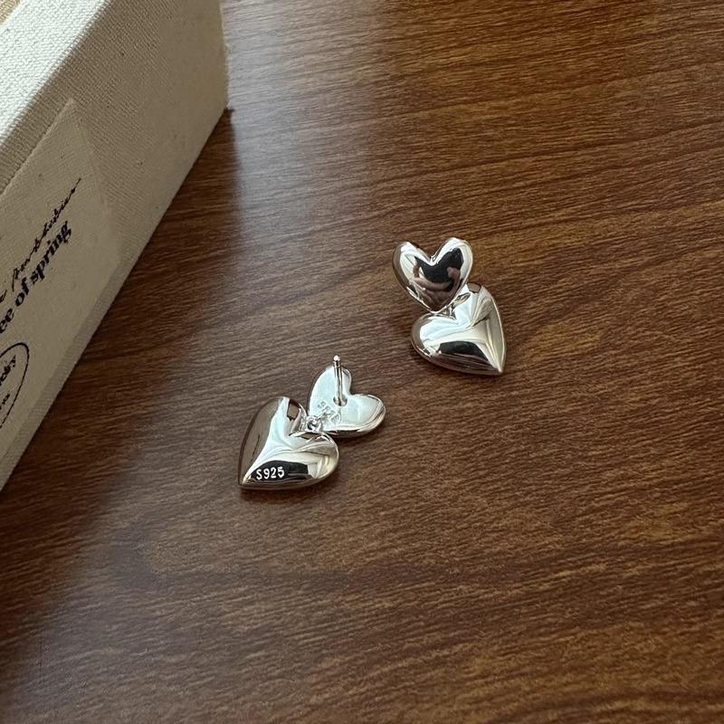 

Simple Love Earrings Female Hundreds of Stacked Wear Fashion Personalized Earrings Niche Earrings Tide Minimalist Ladies Accessories Elegant Jewelry