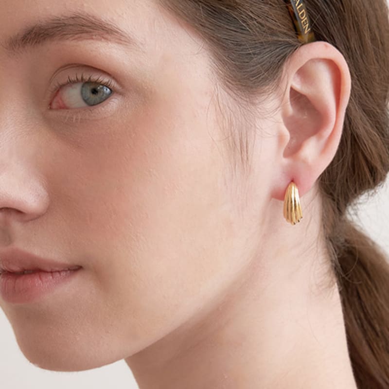 

halden waterfall round earrings (E047_gold) gold