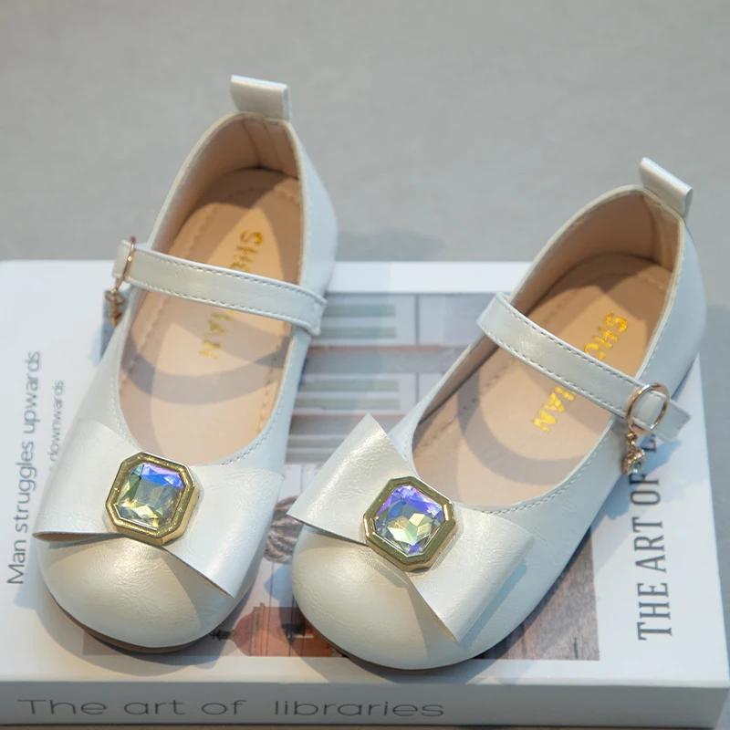 Kids Leather Shoes with Crystal Bow Girls Princess Shoes Solid Color Versatile 2024 New Children Flat Shoes Round Toe Soft Sole