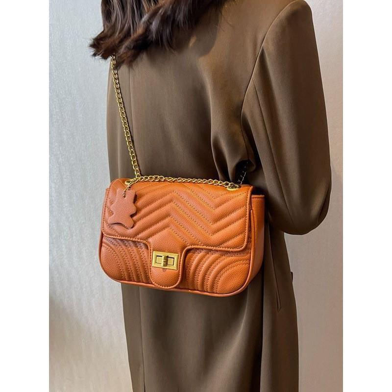 Ielgy Korean Version Chain Black Female Bag Fashionable All-Match Commuter Shoulder Messenger Bag