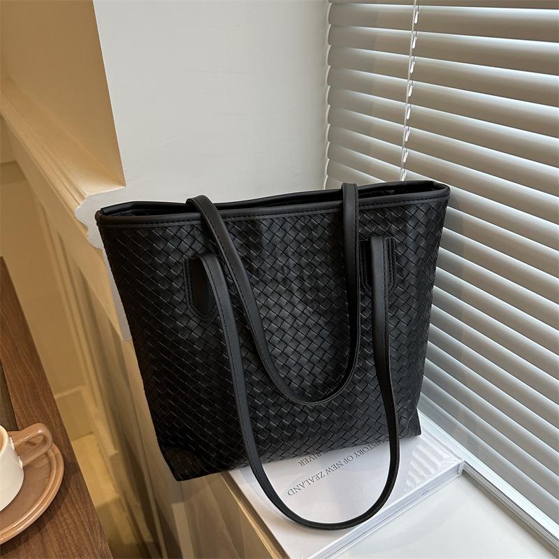 Shoulder women's bag fashionable and casual large-capacity beautiful bag new simple trend tote bag