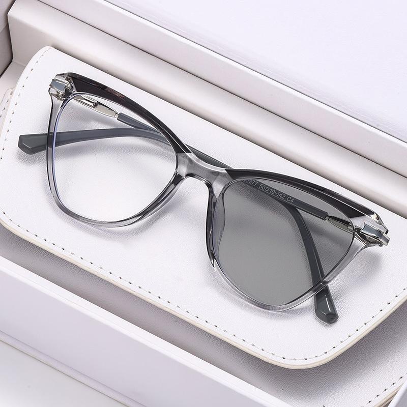 New Fashion Women Cat Eye Photochromic Myopia Glasses lady's Anti Blue Light Near Sight Eyewear Outdoor Color Changing UV protection Sunglasses -4.0