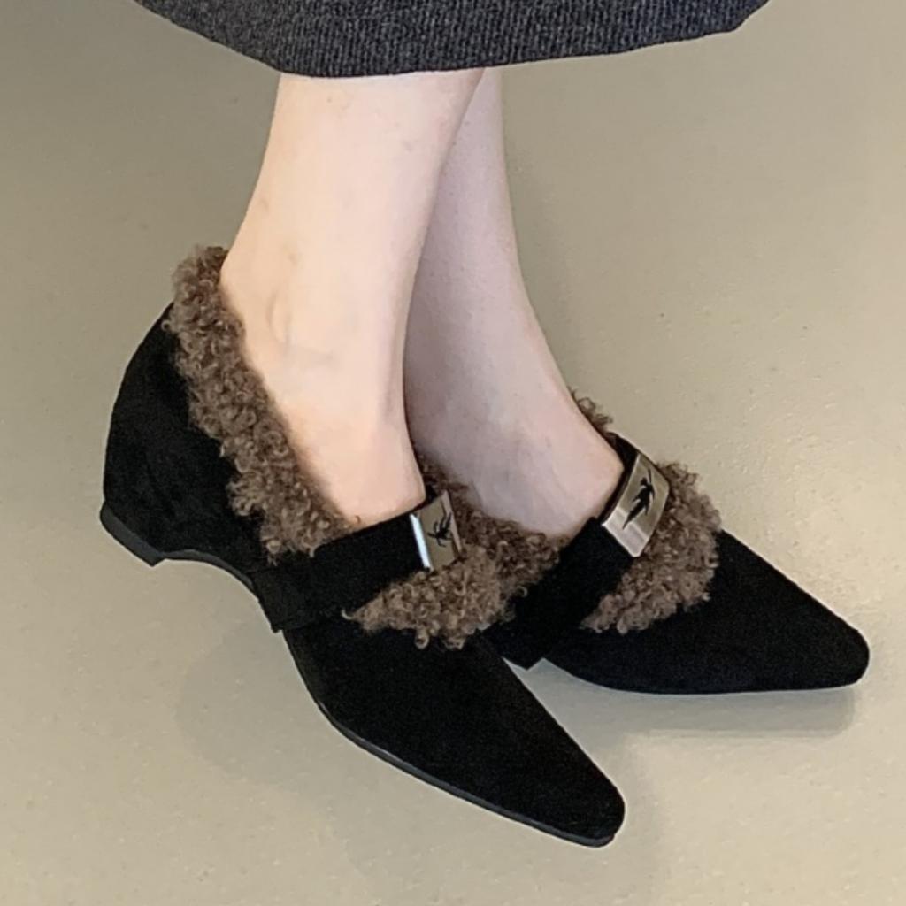 French inner heightening shoes 2025 autumn and winter brown Mary Jane fluffy shoes women wear fleece single shoes women