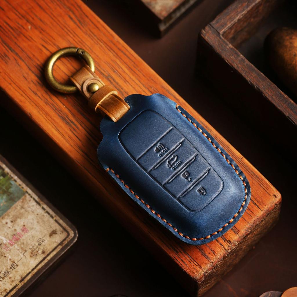 Leather Car Key Case Cover Keychain Protector for Toyota Crown Highlander New Camry RAV4 Carola Leling Prado Remote Accessories