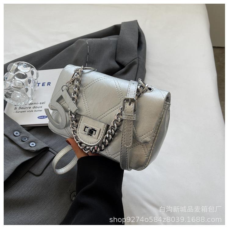 

Simple and explosive small bag women s 2025 new trendy fashion versatile messenger bag foreign style niche commuter shoulder bag