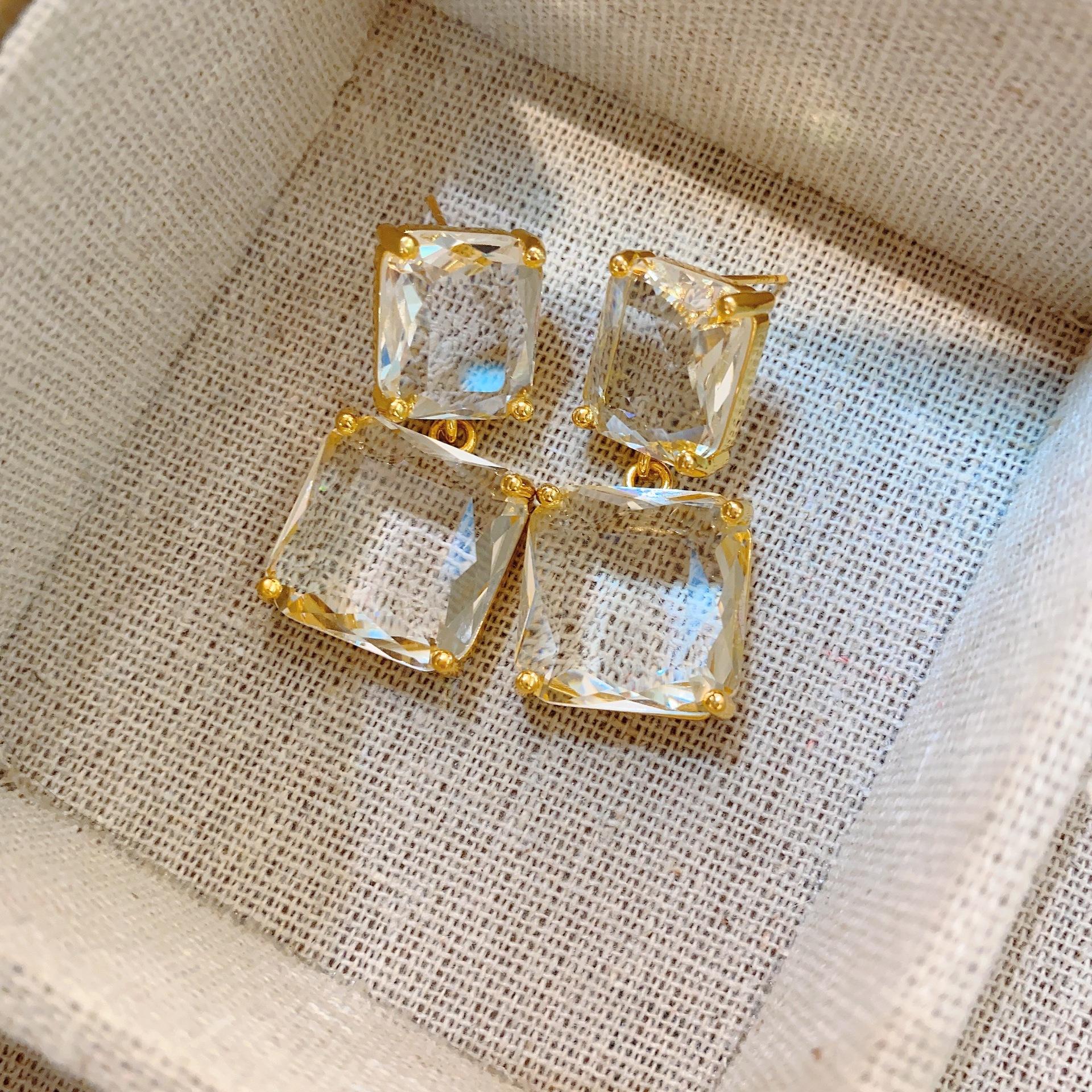 

Oz Pursuit Unique French Retro Glazed Earrings High Sense Crystal Square Hong Kong Wind Dormant Volcano Earrings Women