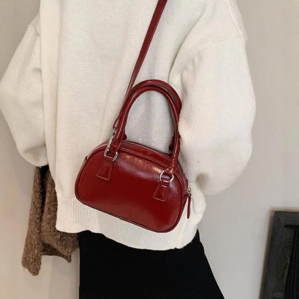 Red Retro Small Bag 2024 New Women's Bag Spring and Summer Popular Shoulder Messenger Bag Portable Commuter Bag