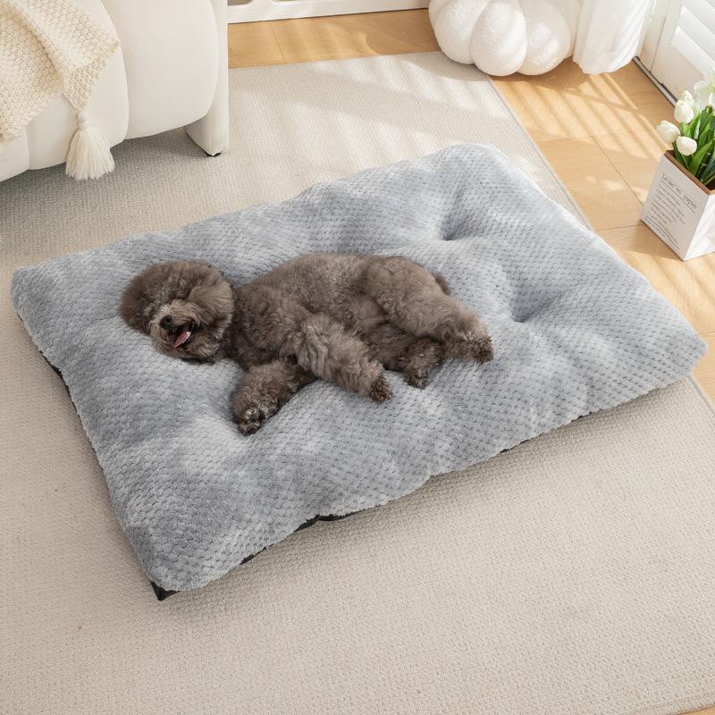 Plush Winter Pet Mat: Warm Dog Bed & Cozy Cat Nest