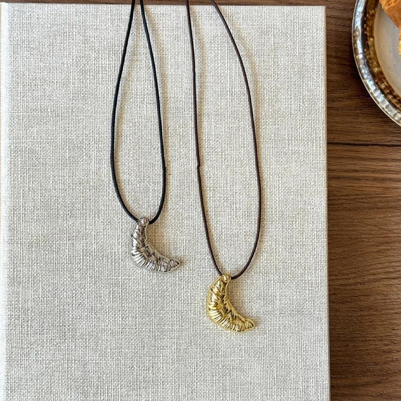 Unique Designs Cow Horn Pendant Adjustable Sturdy Black Rope Chain Necklace Jewelry Accessory for Stylish Women