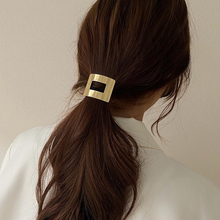 Elegant Metal Hair Clip: Stylish, Versatile Hairpin and Headdress with Simple, Trendy Design.