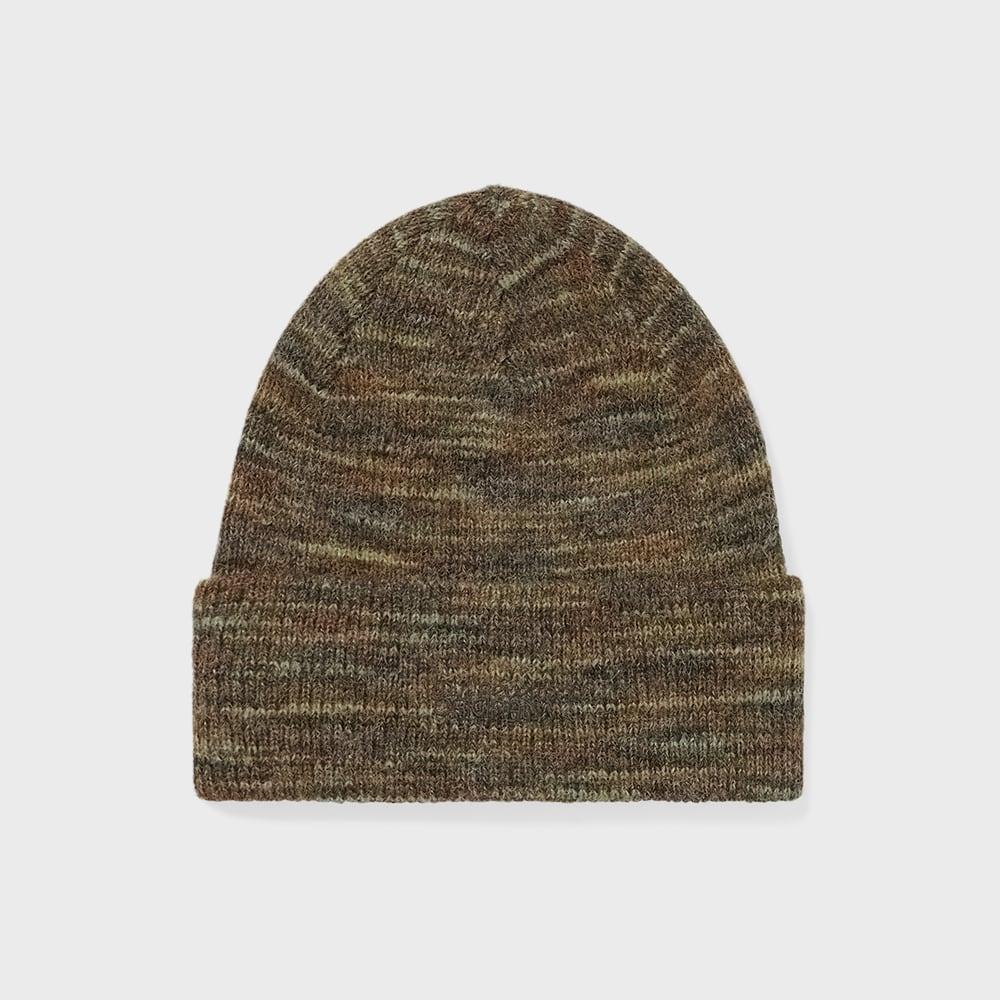 Эта статичная вязаная шапка-бини цвета оливы F