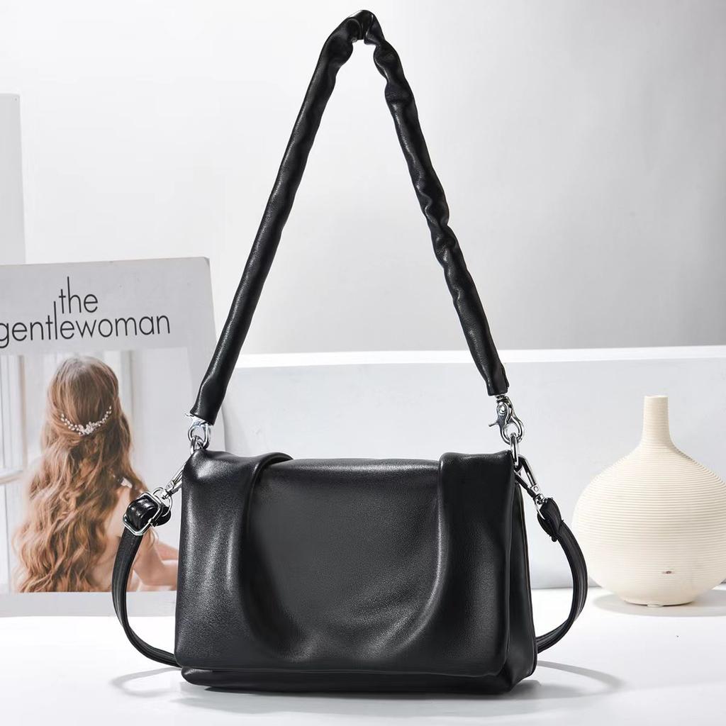 Boutique underarm bag bag soft leather texture shoulder bag simple and versatile travel high-end women's bags fashion bags