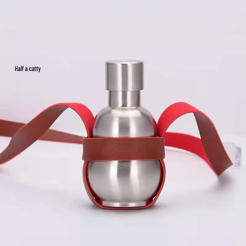Тыквенная фляжка с кожаным чехлом