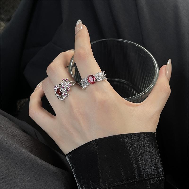 Vollständig Diamantbesetzter Roter Zirkon Serie Offener Ring Verstellbarer Ring Nischen-Design Premium Zeigefingerring