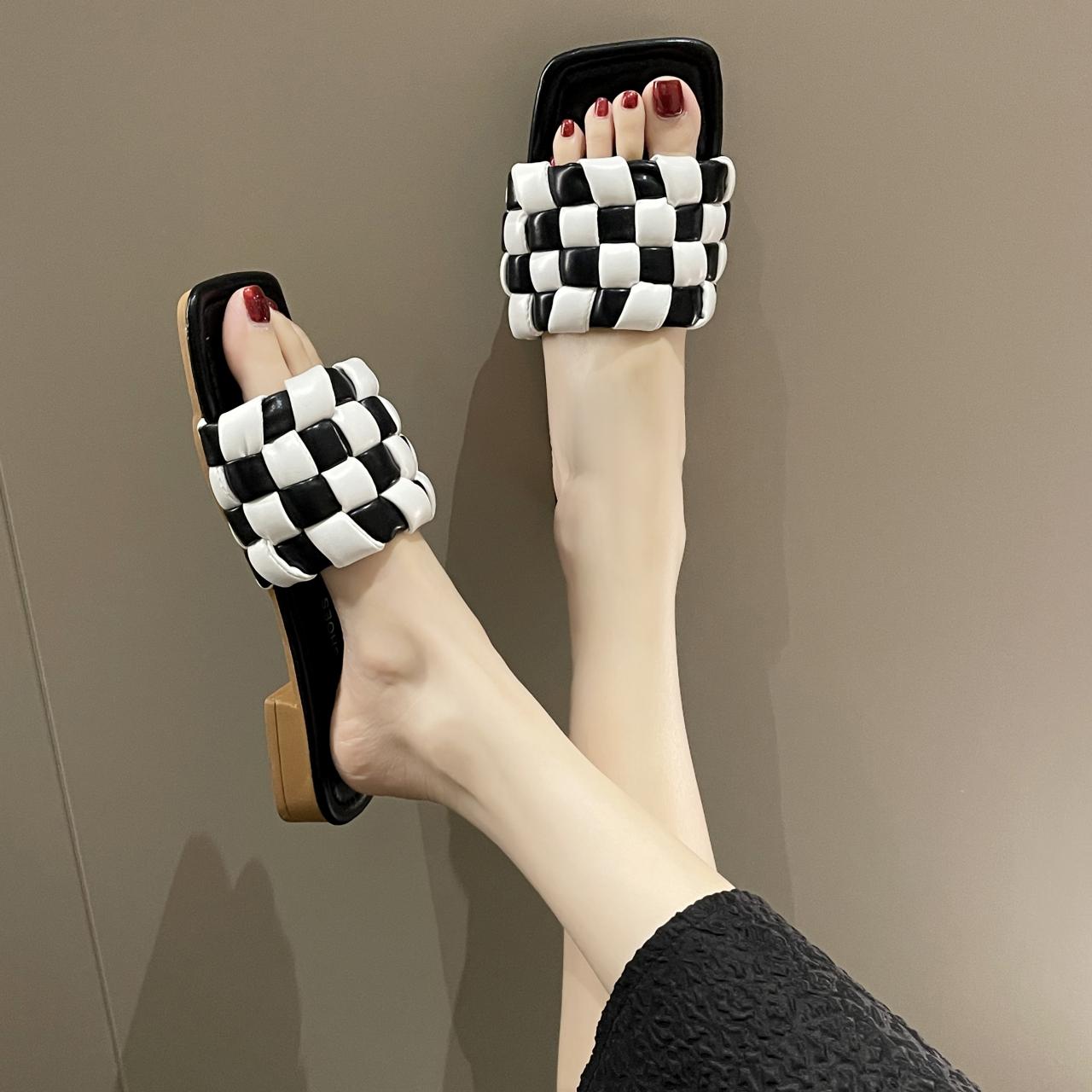 

2024 Новые летние женские тапочки, модные плетеные сандалии в шахматную клетку, женские сандалии с открытым носком, повседневная обувь на плоской подошве с квадратным носком, тапочки 39 чёрный