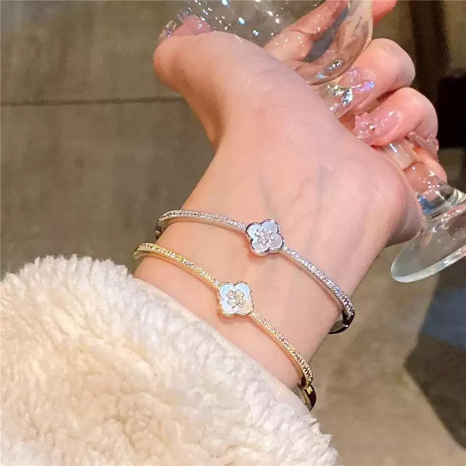 Zircon Fritillary Four-petaled Flower Bracelet Light Luxury High Sense Simple Fashion Versatile Exquisite Niche Design Jewelry