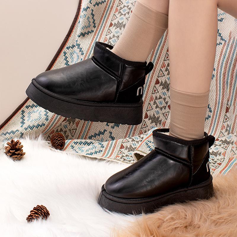 Snow boots women's new winter short cotton boots piled and thickened waterproof leather cotton shoes to keep warm