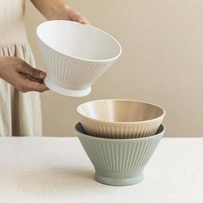 Domácí keramická mísa kreativní mísa na salát na vysoké noze japonský vertikální vzor klobouk miska jednobarevná mísa na zeleninu velká miska na rýži nádobí miska na nudle