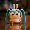 5cm Chiikawa Usagi Cosplay Hatsune Miku Figur, niedliches Cartoon Auto Armaturenbrett Schreibtisch Ornament Spielzeug, lustige Puppe
