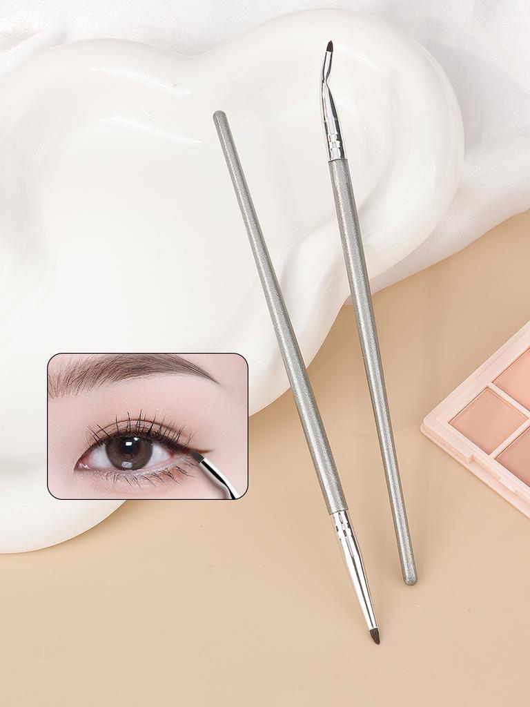 Single Multifunctional Angled Eyeliner BrushFine BrushConcealer BrushDrawing SilkwormsUnder Eyelid To Tear TroughEye Detail Brus