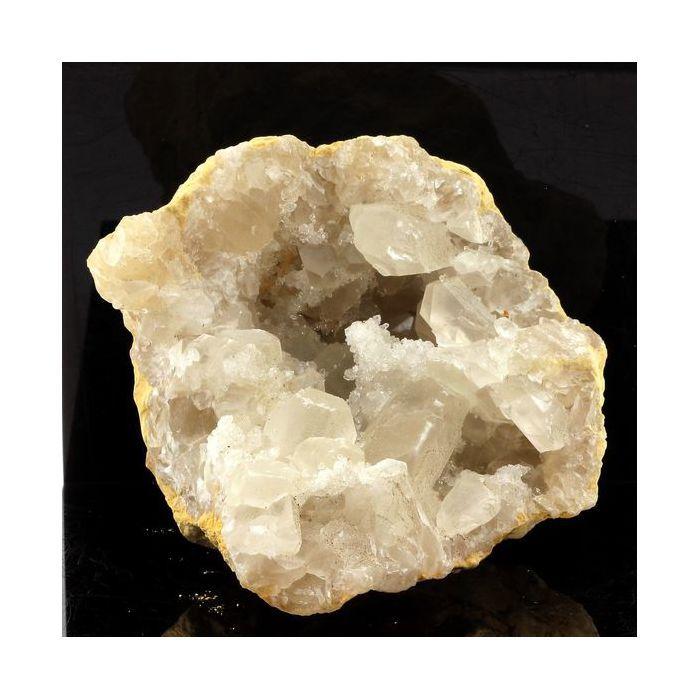 Pierres et Minéraux. Celestine Blanche. 1737.0 ct. Tamerza, Tozeur Governorate, Tunisie.