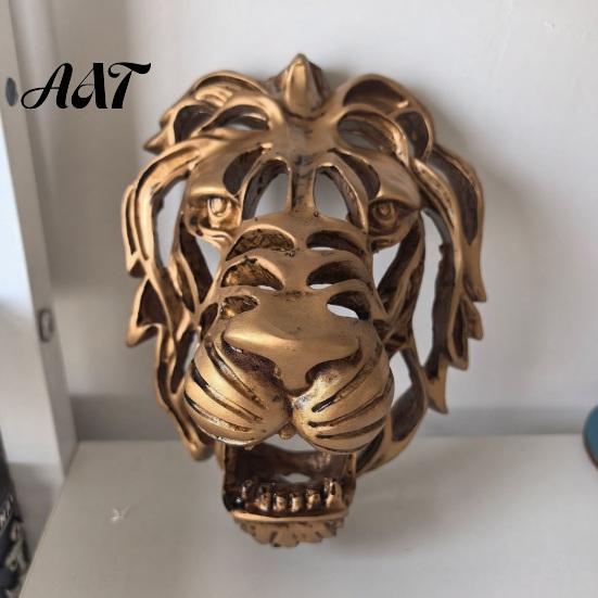 Retro Bronze Home Wall Ornament Lion Sculpture, Resin Decorative Art, 3D Animal Head Sculpture for Living Room Figurine, Hollow Hanging Pendant Indoor