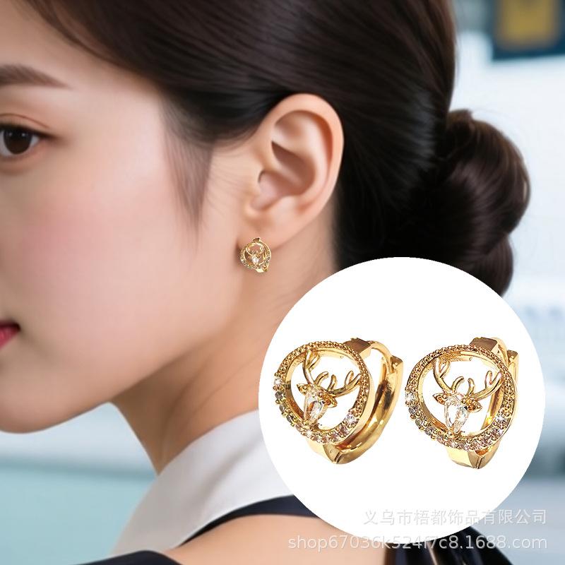 Copper Zirconia Deer Head Earrings - Light Luxury, High-End, Versatile Fashion Studs for Cross-Border Style. золотой