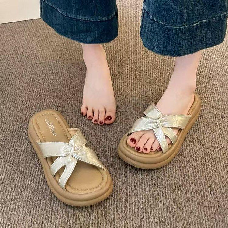 Thick-bottomed Beach Slippers Women's 2025 New Summer Wear Exquisite High-end Cool Slippers with Skirts