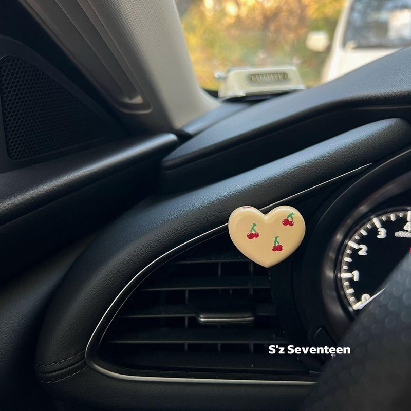 

Chibi Maruko-Chan Aromatherapy Diffuser Stone Car Air Vent Decoration Ornament New Car Gift for Girls New Car Souvenir Love Gift Aromatherapy Other notes
