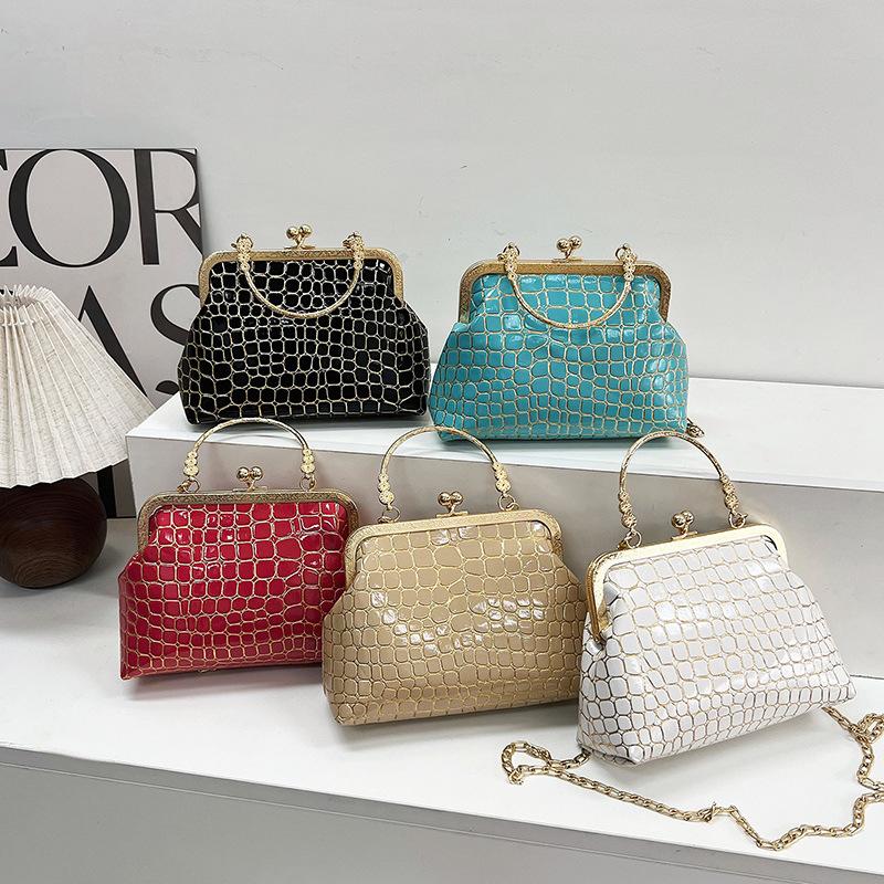 Bag Women's niche texture handbag 2024 new fashion clip bag crocodile pattern chain shoulder messenger bag
