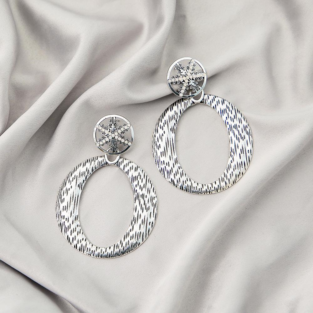 

Retro Hollow Snowflake Zinc Alloy Earrings with Striped Pattern