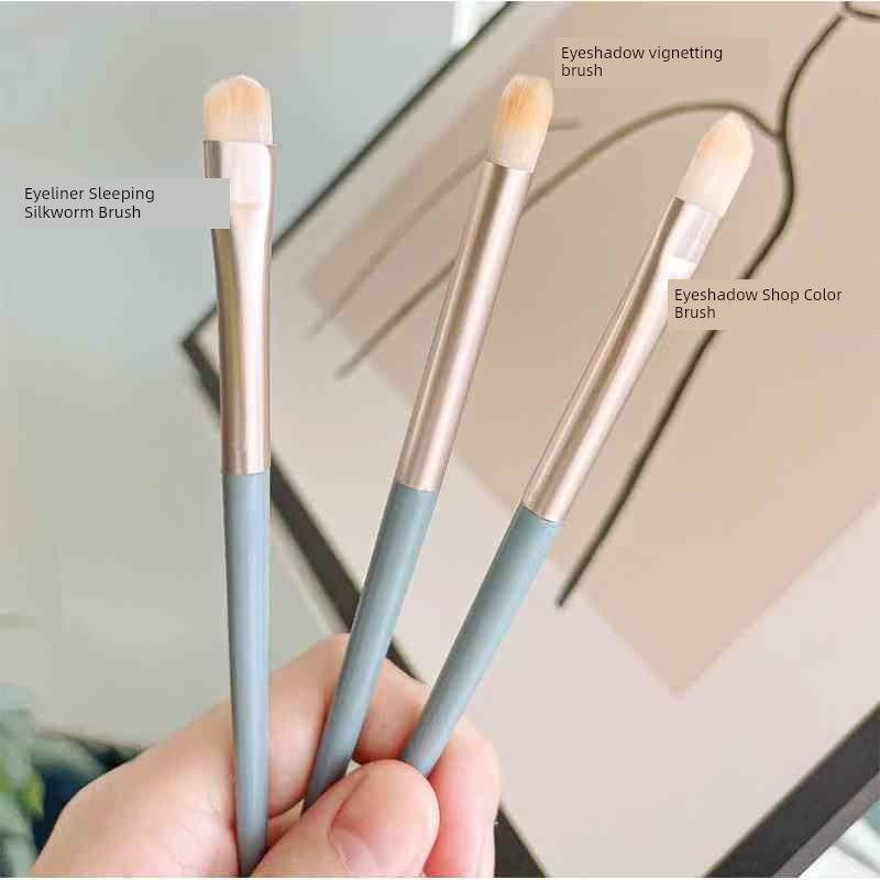 

3 Pack Eye Shadow Brush Makeup Brush Brush Suit Makeup for Beginners Tool Fiber Brush Individually Packaged Eye Shadow Brush. Bargaining Blue Bridge 3 Pack (New arrival high-grade)