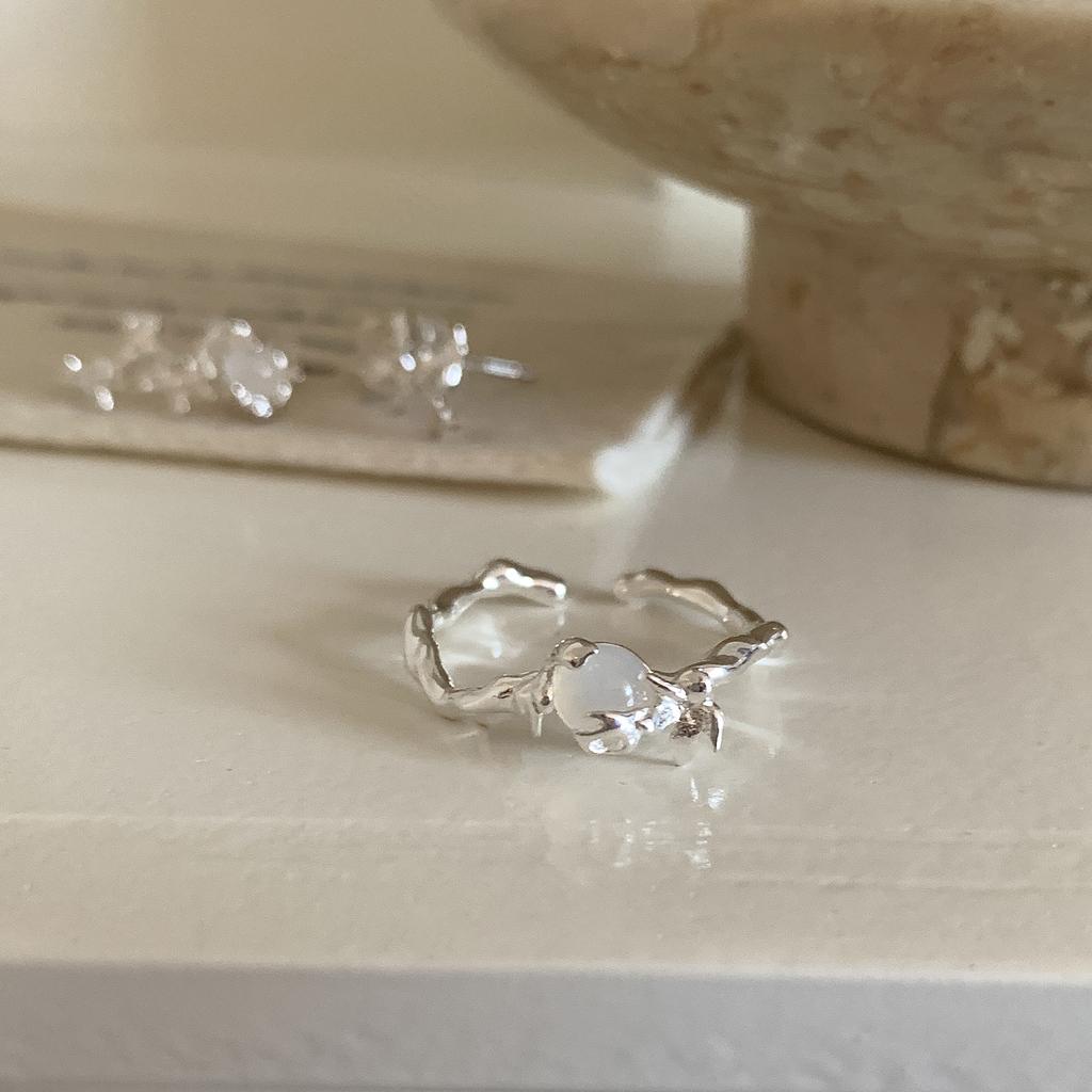 Fashionable Open-end Ring, Elegant Opal Transparent Flower Irregular Elegant Women's Jewelry Gift.