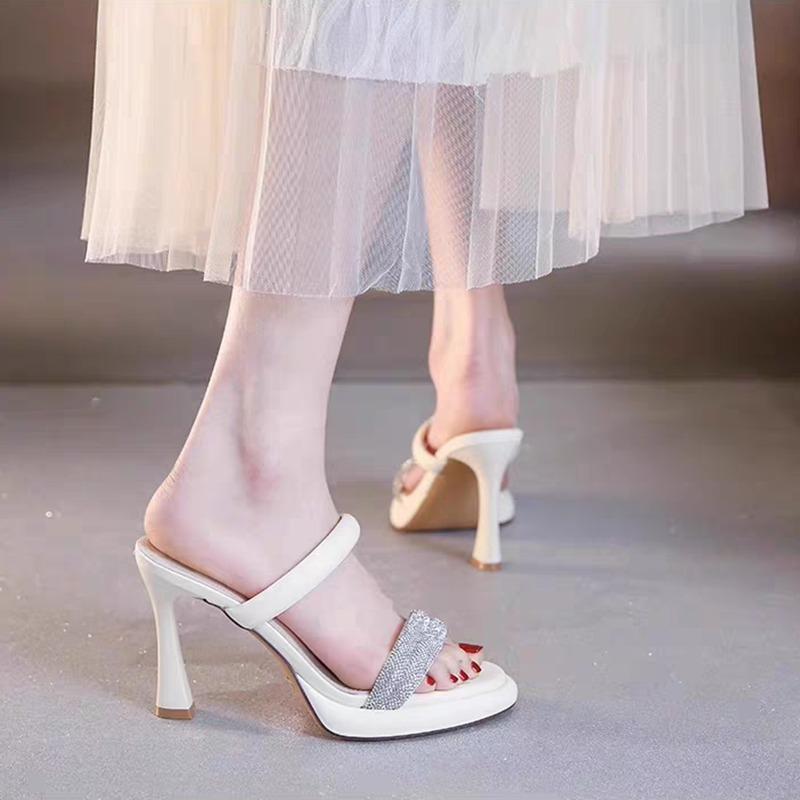 Sandales 2024 Nouvel Été Imperméable Plateforme Talons Ultra Hauts Talons Fins Mode Diamant d'Eau Pantoufles à Bout Ouvert pour Extérieur