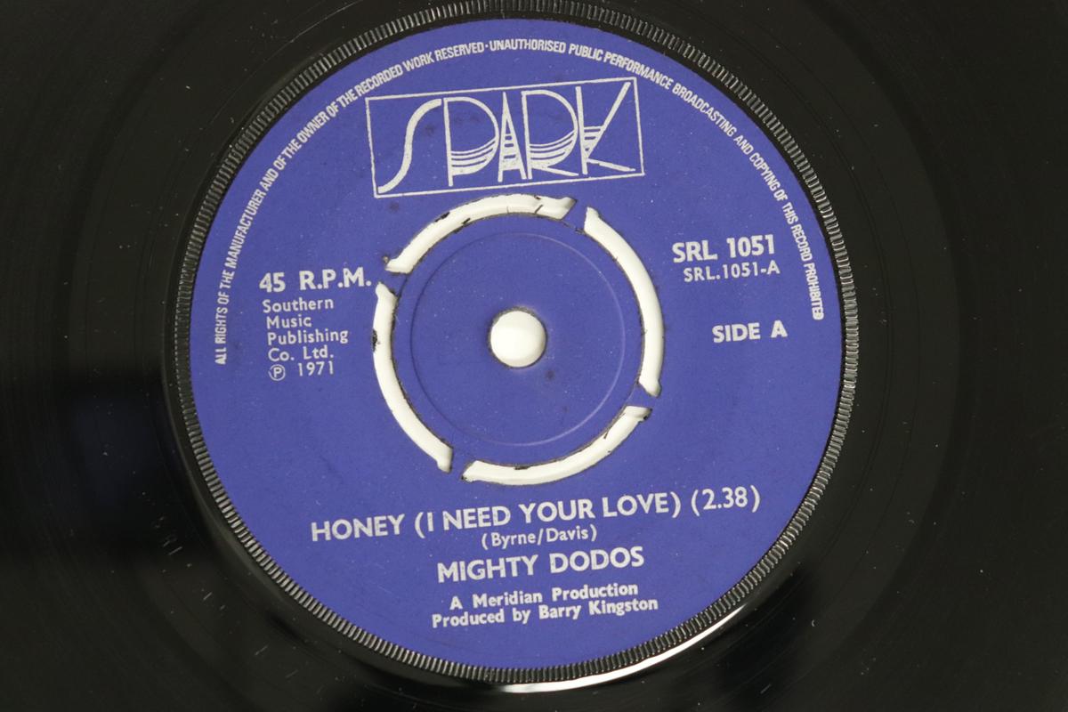 

7-дюймовая пластинка MIGHTY DODOS - Honey (Мне нужна твоя любовь) SRL1051 Spark 1971 UK Соул/Фанк Б/У