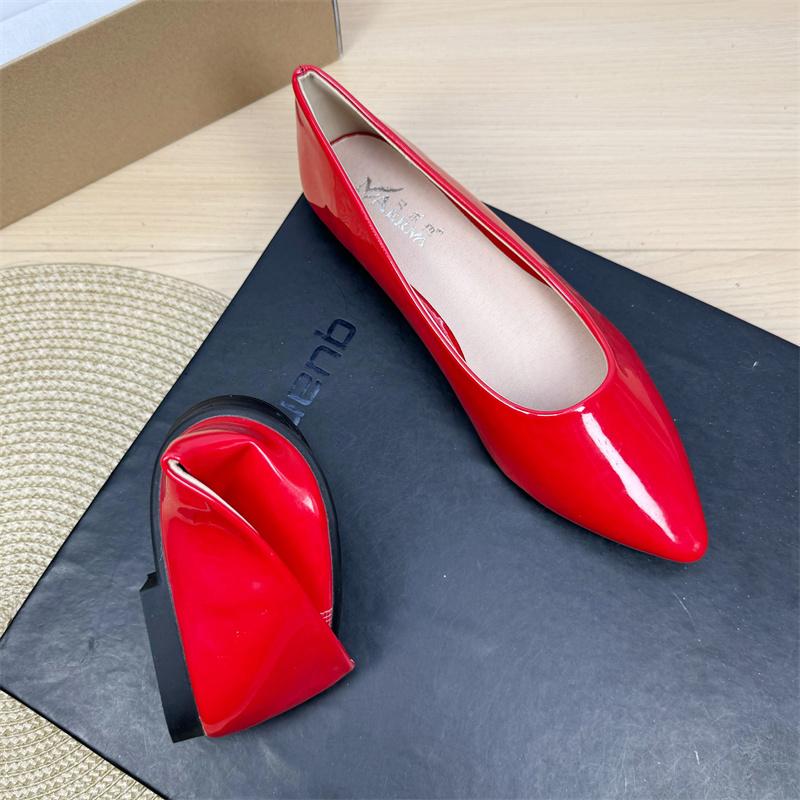 Fashion 2025 New Pointed Toe Women's Flat Shoes Patent Leather Work Boat Shoes Large Size Women Shoes 42 43 Loafers Women Zapatos Mujer