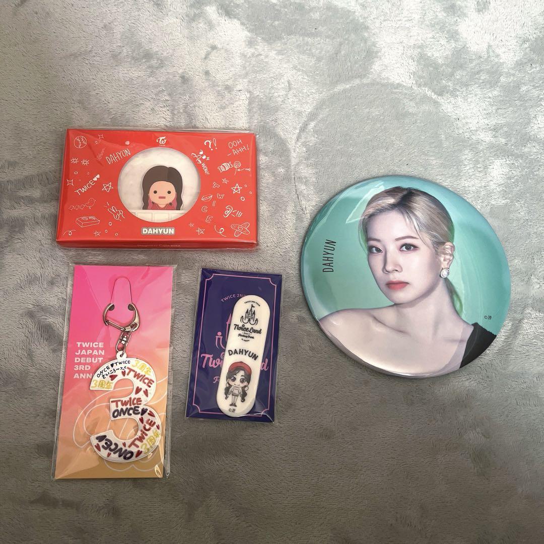

[USED] TWICE Dahyun twiceland touchdown goods