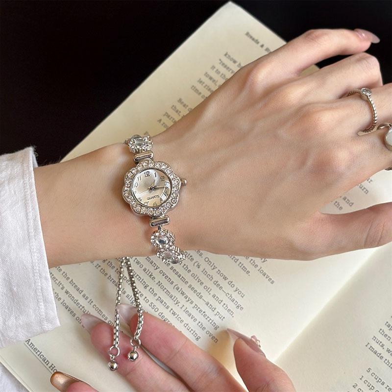 Diamond-encrusted Geometric Round Watch Pull-out Bracelet Fashion Versatile Temperament Bracelet Exquisite Light Luxury High-end Jewelry