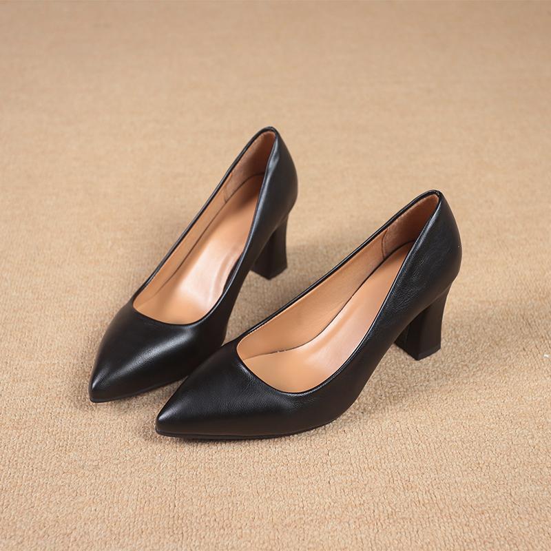 Slip-on Single Shoes Autumn New Pointed Toe Shallow Mouth Non-slip Block Heel Pumps