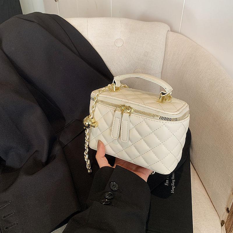 

Серебристая мини-сумка женская лето 2025 тренд ромбовидная цепочка сумка-тоут для通勤 на плечо кроссбоди сумка-ведро белый